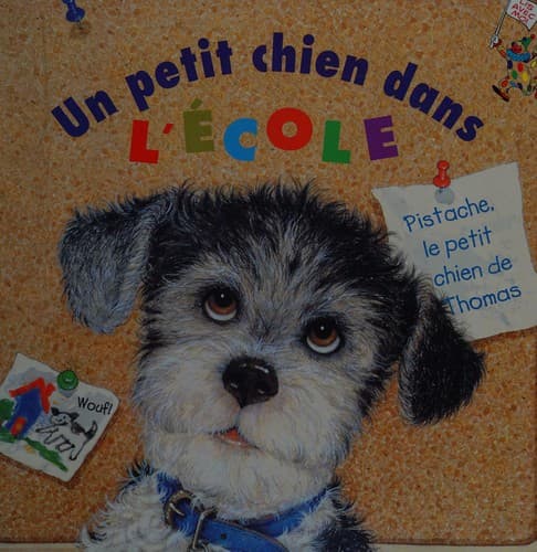 Un petit chien dans l'école